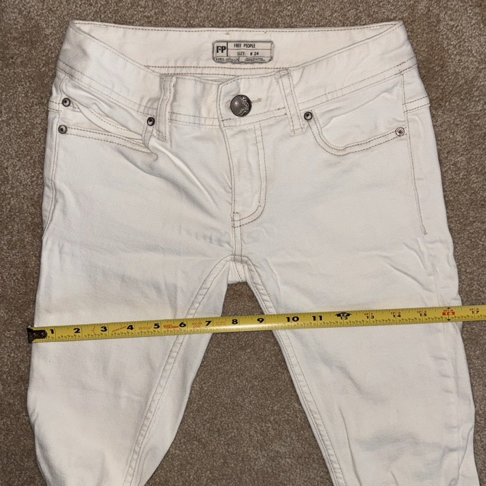 Free People Cropped Jeans White 5-Pocket Chewed Hem Distressed, Size 24 - Picture 11 of 16